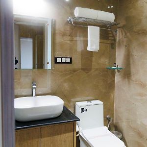 Deluxe Double Room Shower